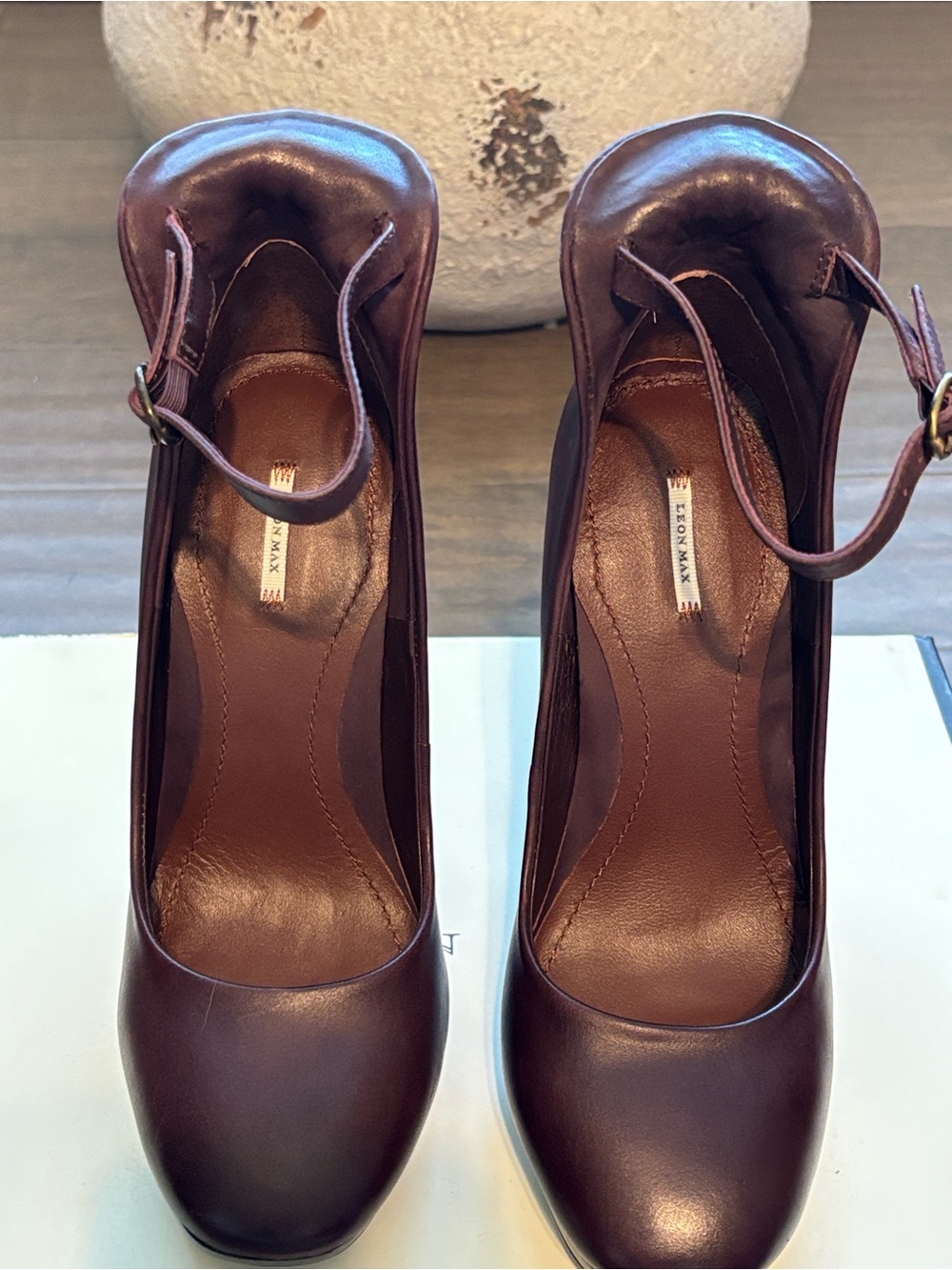 Leon Max Vertu Merlot Burnished Calf Leather Platform Ankle Strap Pumps Sz 7 NIB - Picture 4 of 8